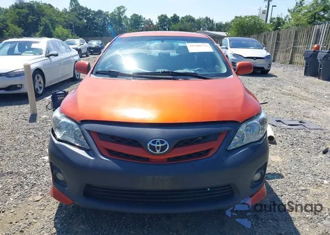 2013 Toyota Corolla S Special Edition z USA, uszkodzony, nr VIN 2T1BU4EE4DC064661